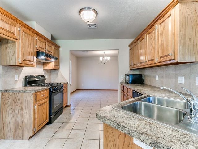 8233 Greer Way, Oklahoma City, OK 73132