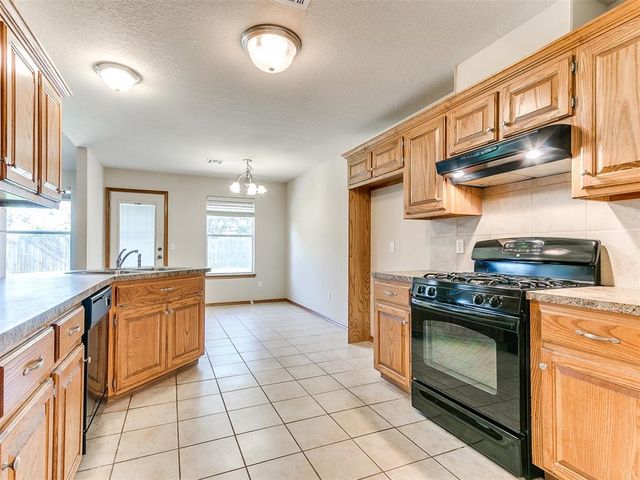 8233 Greer Way, Oklahoma City, OK 73132