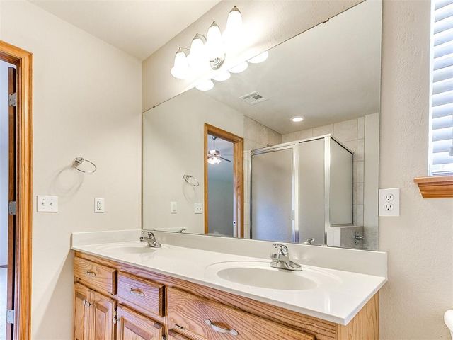 8233 Greer Way, Oklahoma City, OK 73132