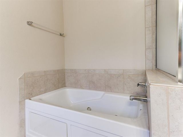 8233 Greer Way, Oklahoma City, OK 73132