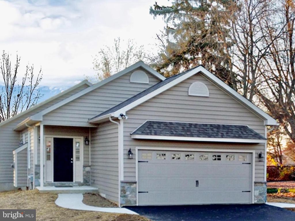 3054 MANOR RD, Coatesville, PA 19320