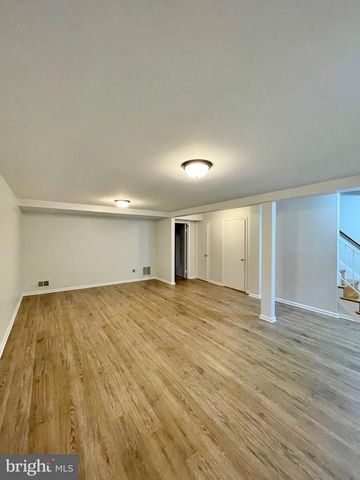 1556 BRUTON CT, Mclean, VA 22101