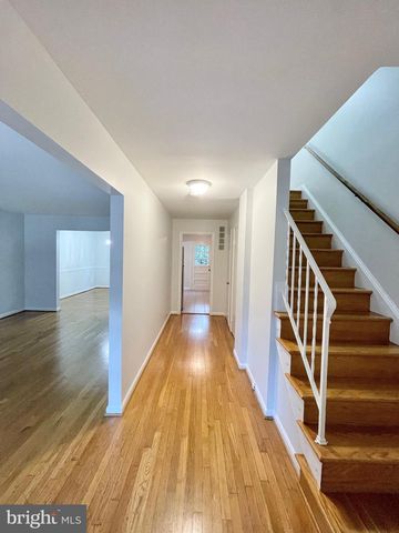 1556 BRUTON CT, Mclean, VA 22101