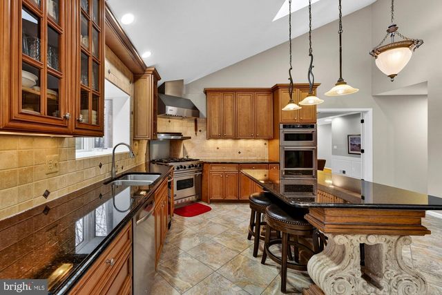 15197 WETHERBURN DR, Centreville, VA 20120