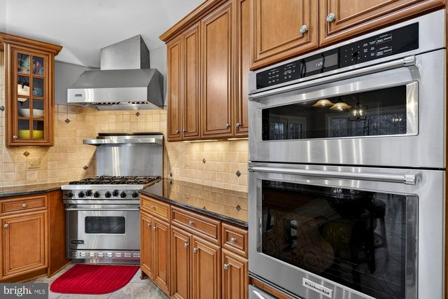 15197 WETHERBURN DR, Centreville, VA 20120