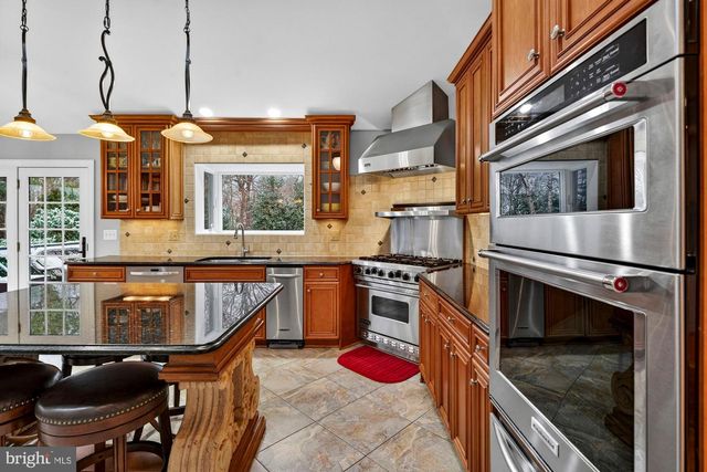 15197 WETHERBURN DR, Centreville, VA 20120