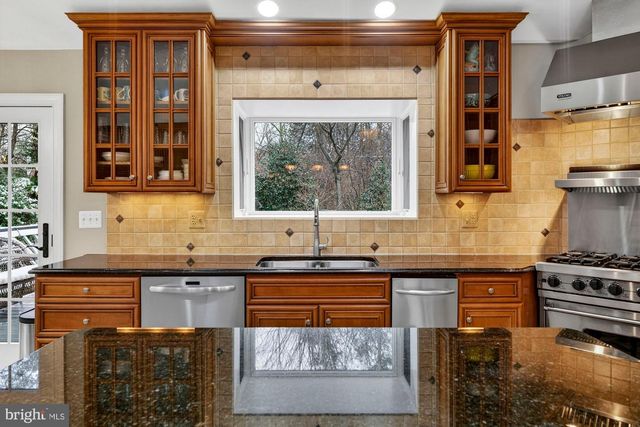 15197 WETHERBURN DR, Centreville, VA 20120