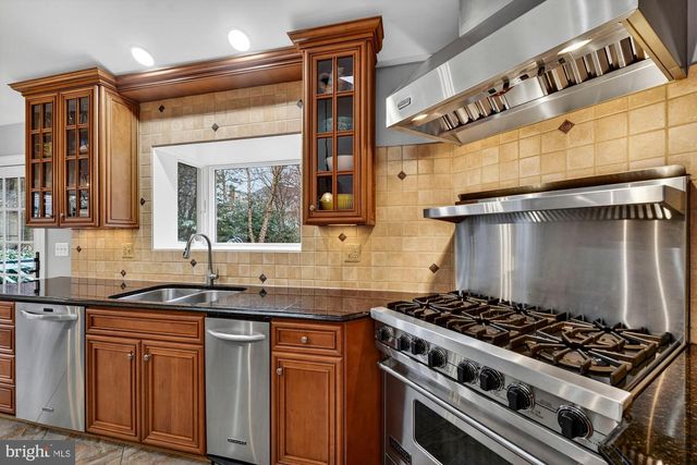 15197 WETHERBURN DR, Centreville, VA 20120