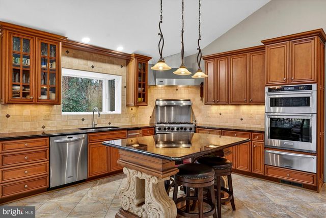 15197 WETHERBURN DR, Centreville, VA 20120