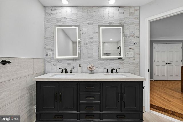 15197 WETHERBURN DR, Centreville, VA 20120