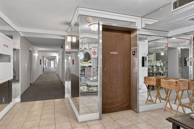 519 ALBEE FARM ROAD 214, Venice, FL 34285