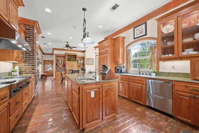 40322 Loosemoore Road, Gonzales, LA 70737