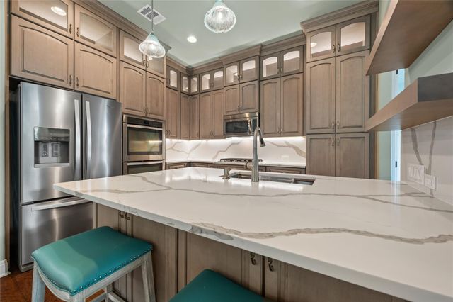214 Darwins WAY, Lakeway, TX 78734