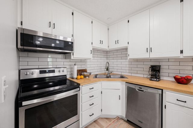 8717 N Maplebrook Circle, Brooklyn Park, MN 55445