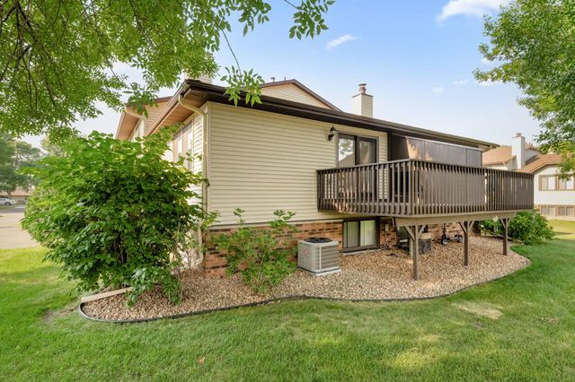 8717 N Maplebrook Circle, Brooklyn Park, MN 55445