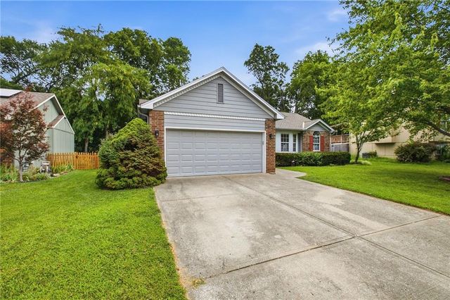 102 W Sierra Drive, Raymore, MO 64083
