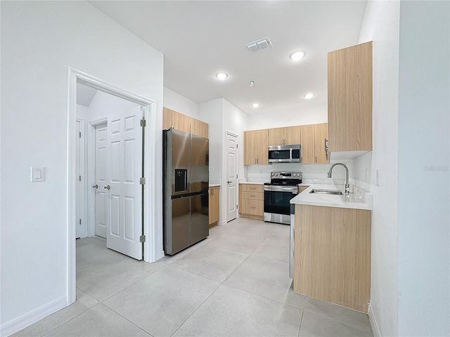 1734 BARTON TOWNE CIRCLE, St Cloud, FL 34769