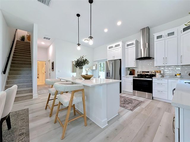 6481 28TH STREET N, St Petersburg, FL 33702