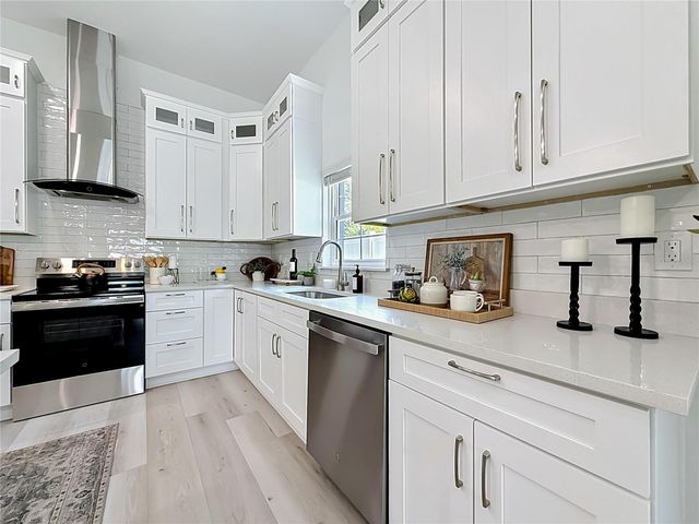 6481 28TH STREET N, St Petersburg, FL 33702