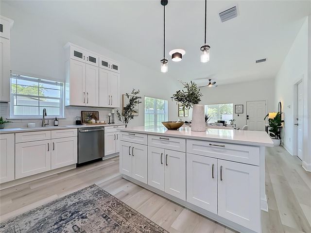 6481 28TH STREET N, St Petersburg, FL 33702