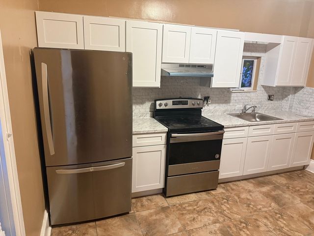 42 Essex 2, Saugus, MA 01906