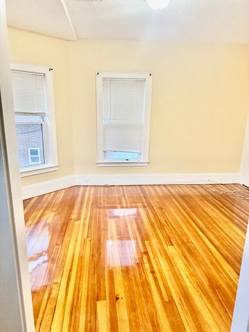 42 Essex 2, Saugus, MA 01906