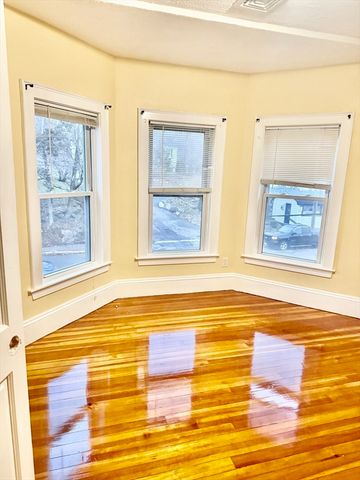 42 Essex 2, Saugus, MA 01906