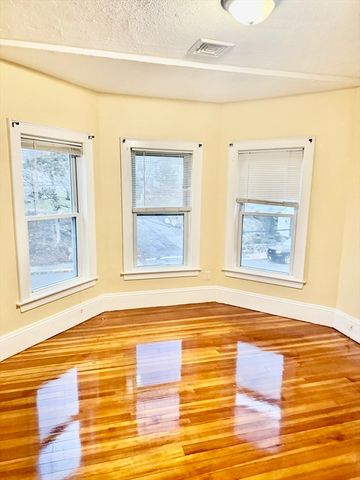 42 Essex 2, Saugus, MA 01906