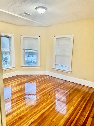 42 Essex 2, Saugus, MA 01906