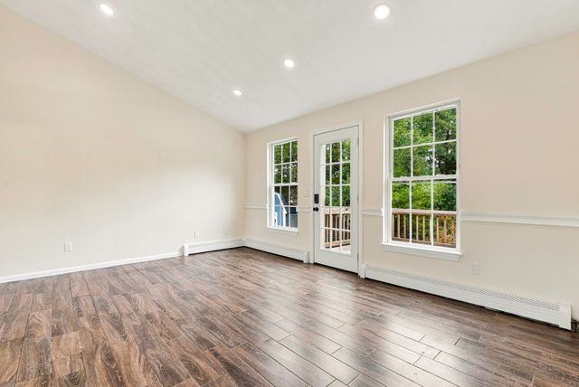 8 Thompson Cir, Plymouth, MA 02360