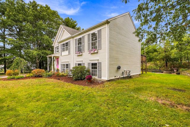 8 Thompson Cir, Plymouth, MA 02360