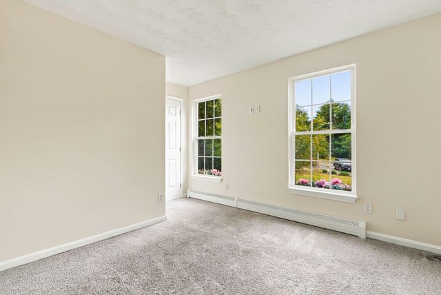 8 Thompson Cir, Plymouth, MA 02360