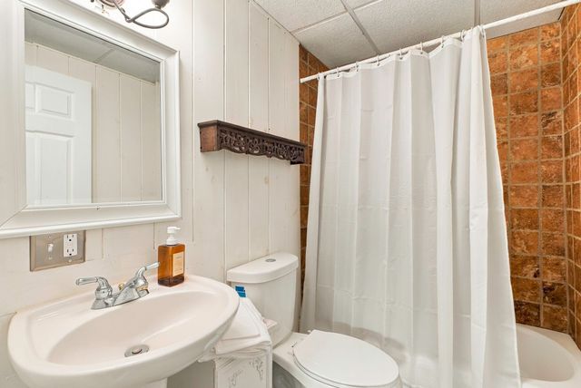 8 Thompson Cir, Plymouth, MA 02360