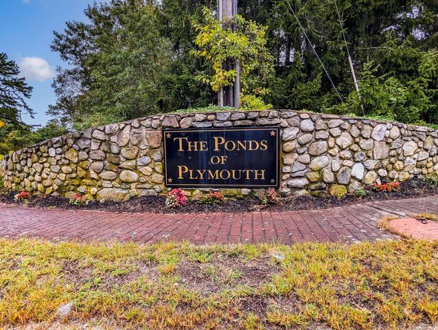 8 Thompson Cir, Plymouth, MA 02360