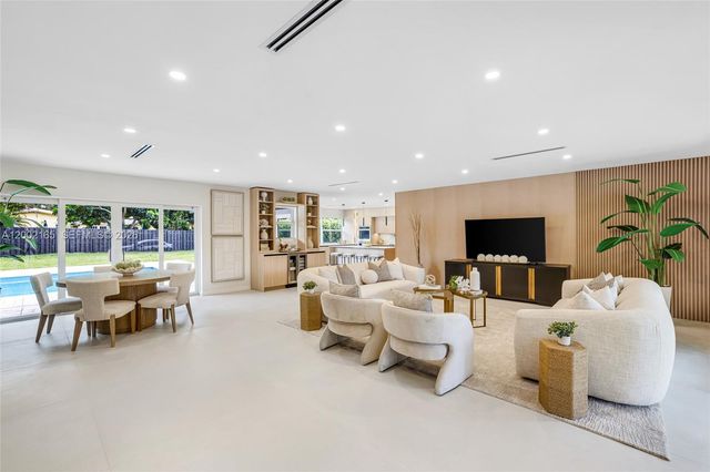 8230 SW 150th Dr, Palmetto Bay, FL 33158