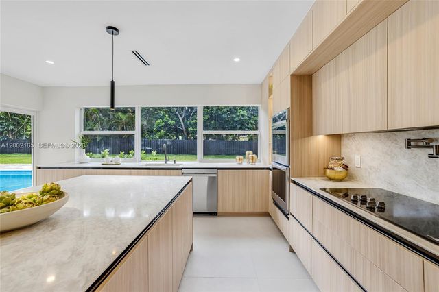 8230 SW 150th Dr, Palmetto Bay, FL 33158