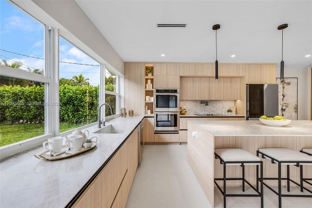 8230 SW 150th Dr, Palmetto Bay, FL 33158