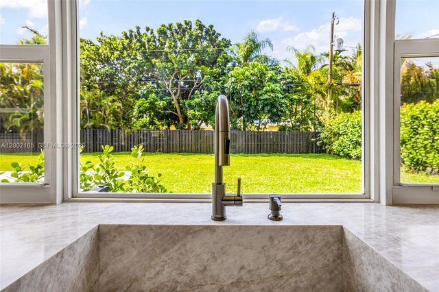 8230 SW 150th Dr, Palmetto Bay, FL 33158