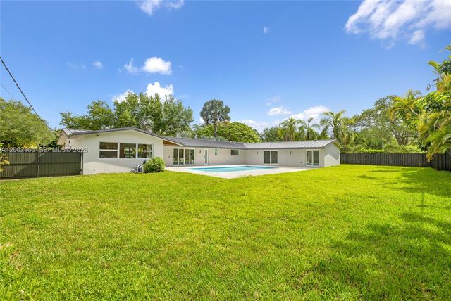 8230 SW 150th Dr, Palmetto Bay, FL 33158