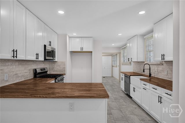 631 W 45th Street, Savannah, GA 31405