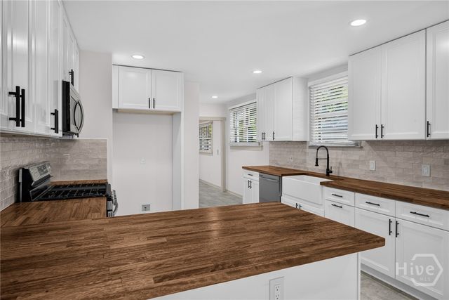 631 W 45th Street, Savannah, GA 31405