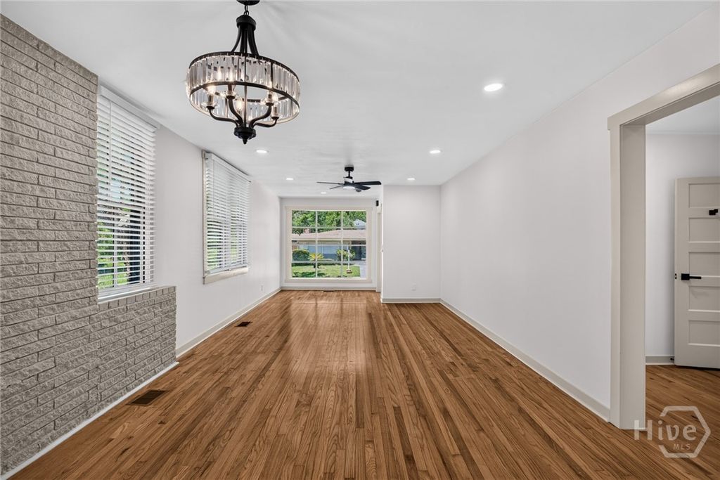 Image 10 of property listing at 631 W 45th Street, Savannah, GA 31405