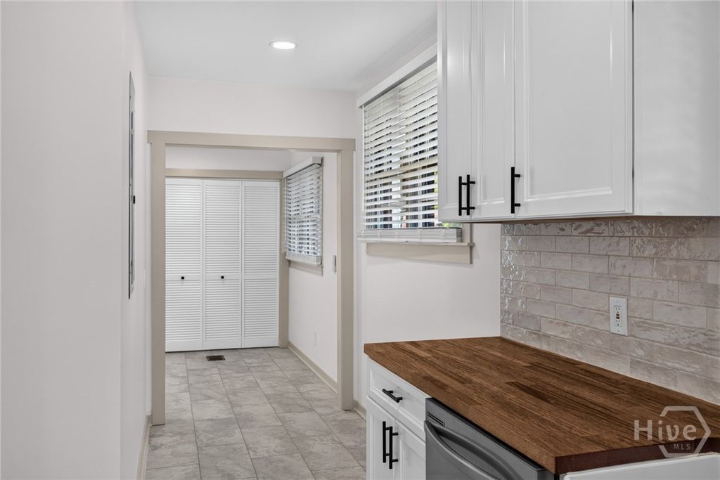 Image 16 of property listing at 631 W 45th Street, Savannah, GA 31405