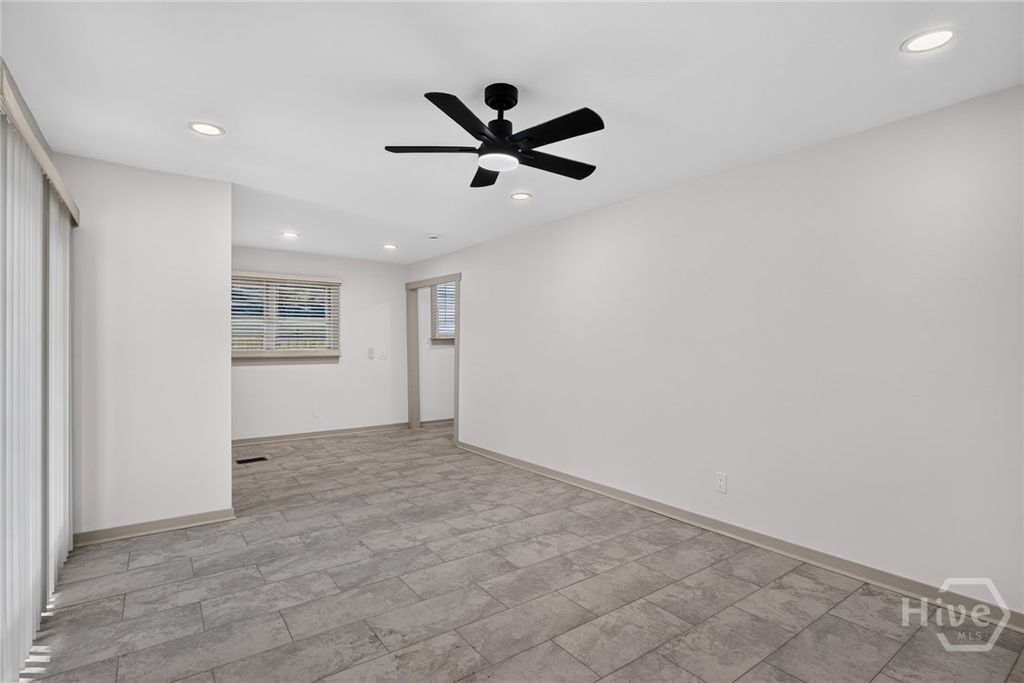 Image 20 of property listing at 631 W 45th Street, Savannah, GA 31405