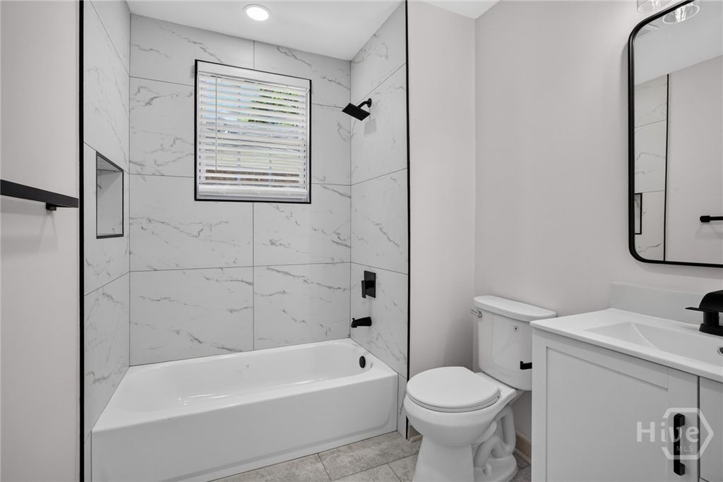 Image 29 of property listing at 631 W 45th Street, Savannah, GA 31405