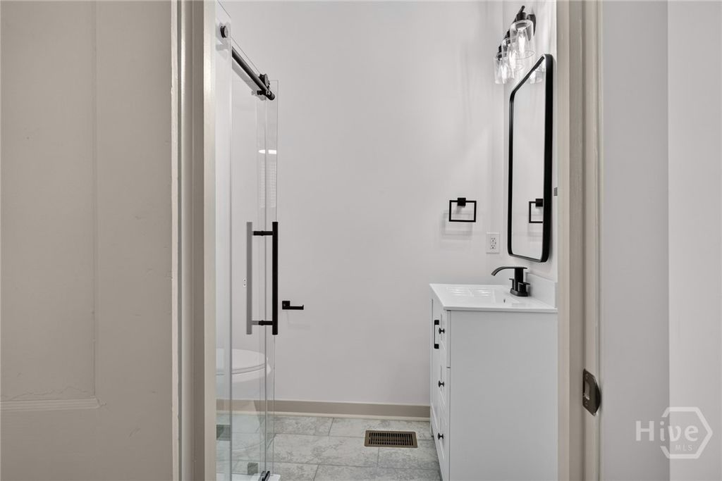Image 38 of property listing at 631 W 45th Street, Savannah, GA 31405