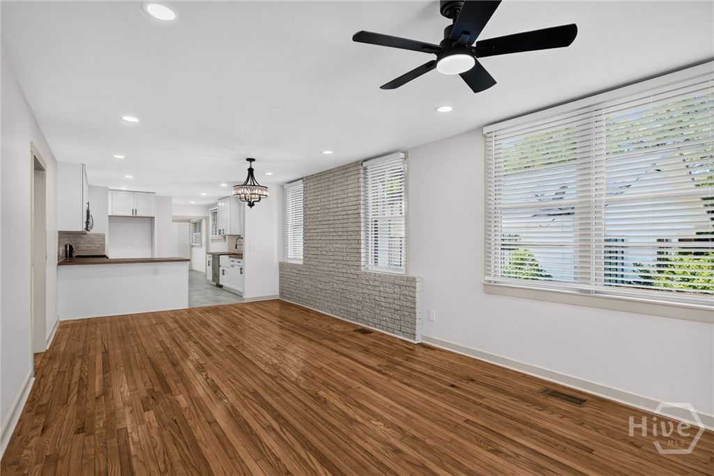 Image 7 of property listing at 631 W 45th Street, Savannah, GA 31405