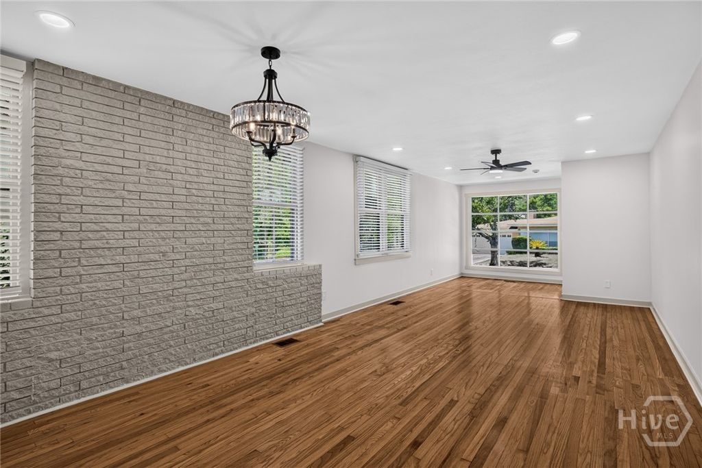 Image 8 of property listing at 631 W 45th Street, Savannah, GA 31405