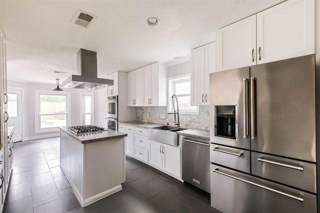 11931 Riverview Drive, Houston, TX 77077