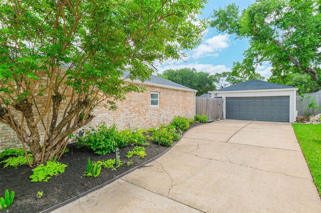 11931 Riverview Drive, Houston, TX 77077